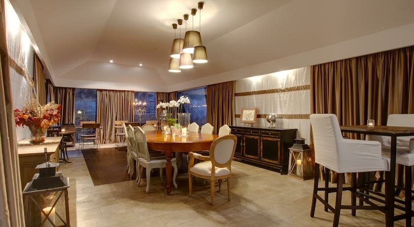 The B Place Hotel
