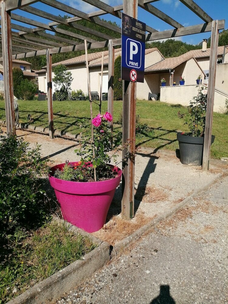 Hôtel et Gîtes Les Portes de la Méouge