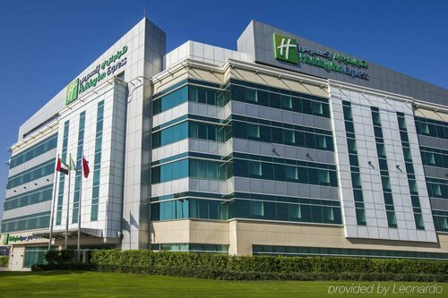 Holiday Inn Express Dubai Airport by IHG, Забронировать Отель Отели Гархуд с парковкой, Парковка