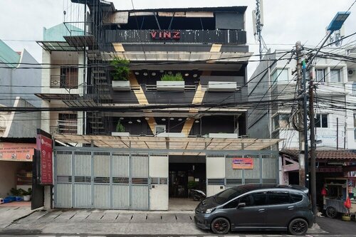 RedDoorz Plus @ Kemayoran, Book Hotel Hotels in Jakarta Province with Parking, Parking