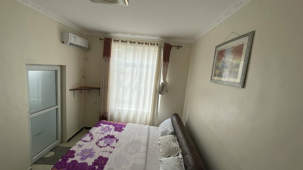 Lao Tangren Guest House