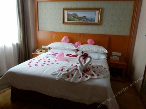 Guangzhou Helong Hotel, Забронировать Отель Отели Guangzhou Area 3 звезды, 3*