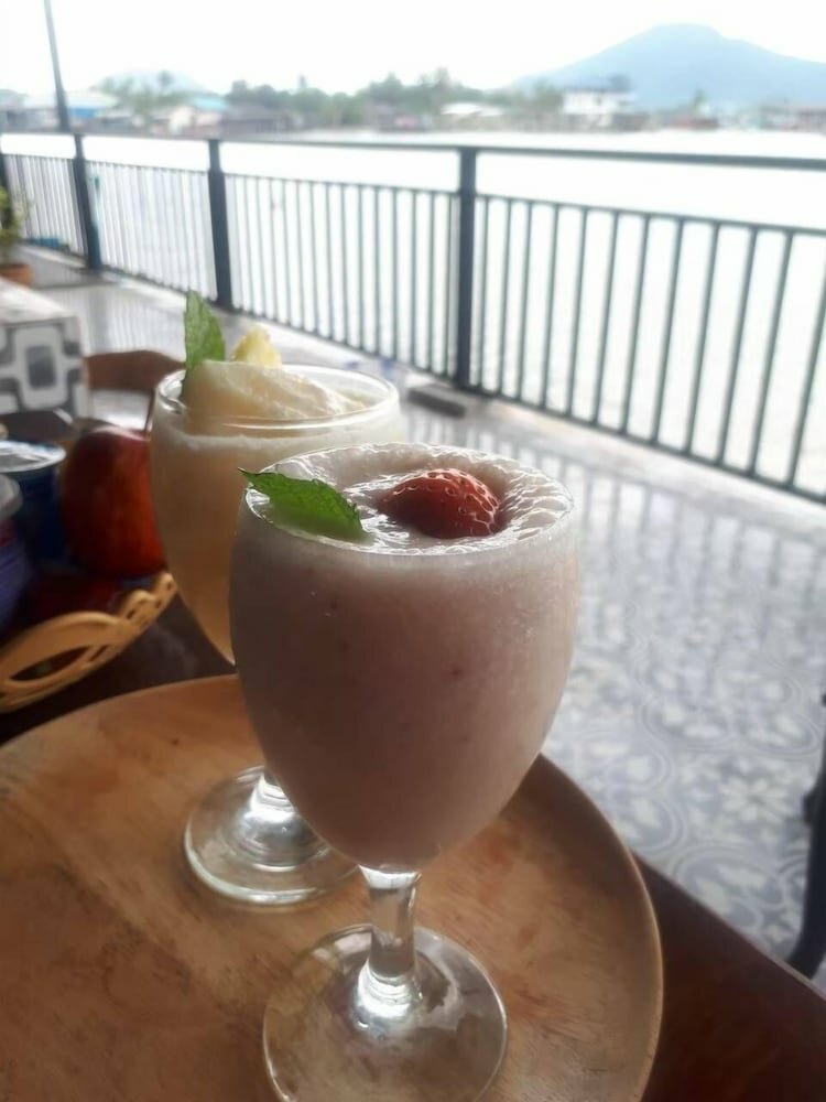 Chaiyai River Front Hotel