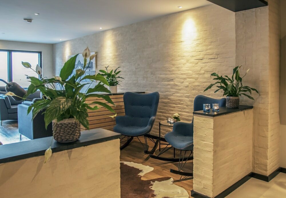 Hotel 6400