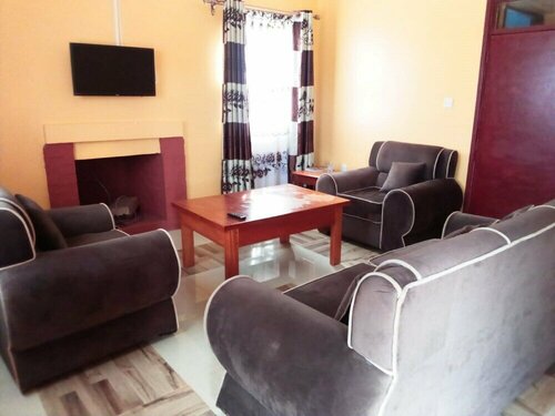 Eastward Garden Hotel, Đặt Khách sạn Khách sạn ở Laikipia có chỗ đỗ xe, Bãi đậu xe