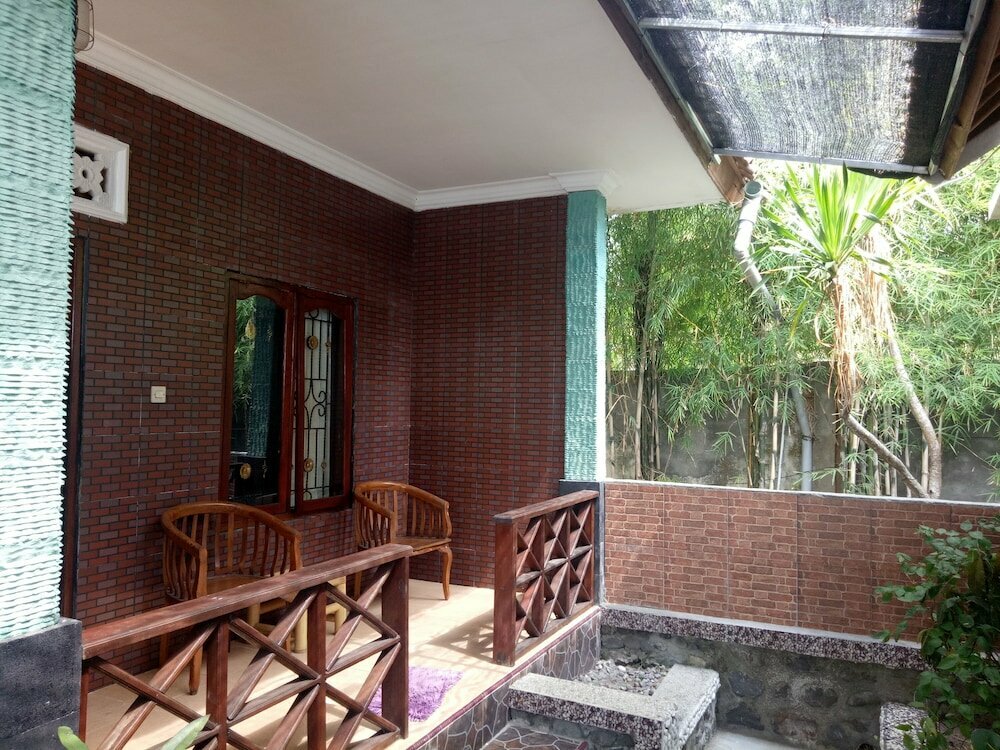 Krisna Bungalows And Restaurant
