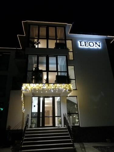 Hotel Leon (Леон), Забронировать Отель Отели Краснодарского края с парковкой, Парковка