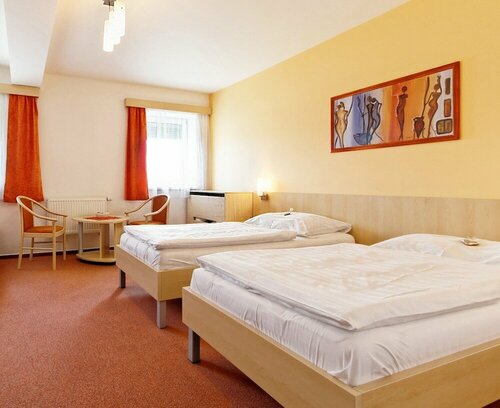 Hotel Senimo, Забронировать Отель Отели Оломоуц с завтраком, рядом с Замок Оломоуц, Завтраки