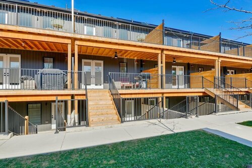 New 16 Ppl Townhouses in Winsdor, Забронировать Апартаменты/квартира Виндзор Southwest Ontario
