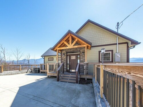 Hello Smokys by Jackson Mountain Rentals