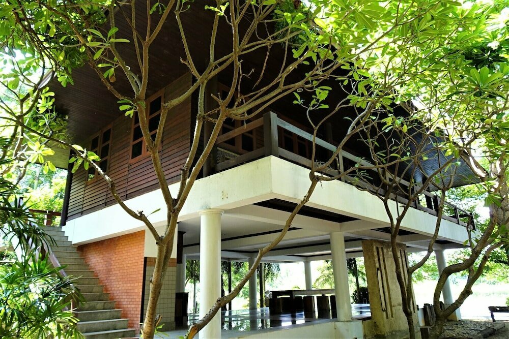 West Wonder Riverside Resort