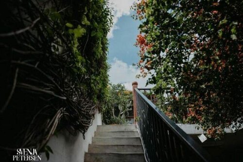 Yellow House Hostel B&B, Забронировать Хостел Недорогие отели Антигуа-Гватемалы, рядом с Смотровая площадка «Серро-де-ла-Крус», недорого