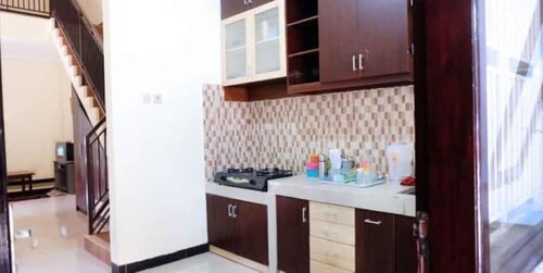 Simply Homy Guest House, Забронировать Отель Тегал провинция Центральная Ява