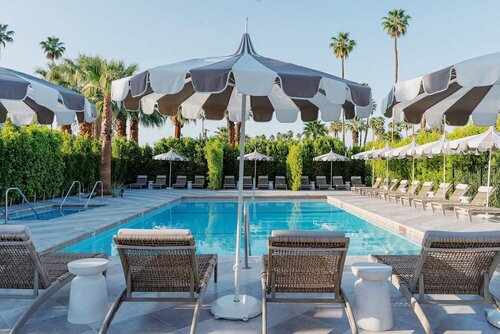 Azure Sky Hotel, Забронировать Отель Отели Палм-Спрингса с бассейном, рядом с Camelot Park Family Center, Бассейн