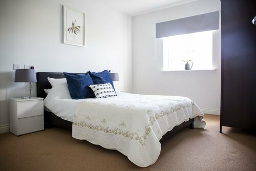 Superb Apartment in Stratford Upon Avon With Free Parking & Wi-fi, Забронировать Апартаменты/квартира Отели Котсуолда с парковкой, Парковка