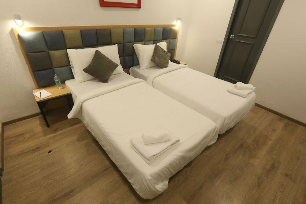 FabHotel Royal Inn I