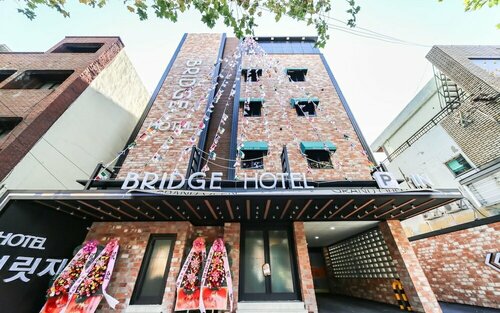 Daegu Gyeongbuk University Bridge Hotel, Забронировать Отель Тэгу Южная Корея, рядом с Парк Кёнсан Камъён