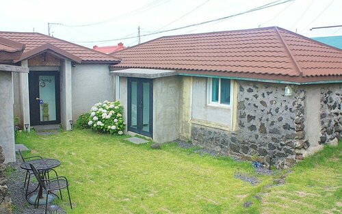 Jeju Manon Rental and Guest House, Забронировать Гостевой дом Аеуол-ли Чеджу, рядом с Груда ракушек Квакджи