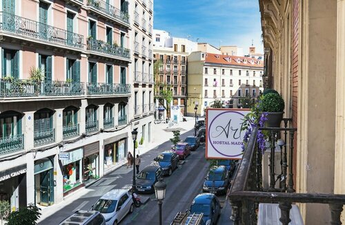 Hostal Art Madrid, Забронировать Отель центр города Мадрид, рядом с Театр «Наве 73»