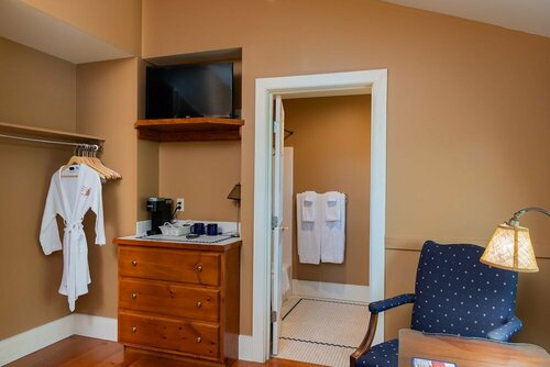 Strong House Inn, Забронировать Отель «постель и завтрак» Отели Lake Champlain 3 звезды, 3*