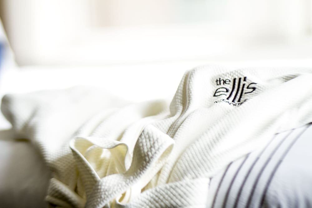 Ellis Hotel