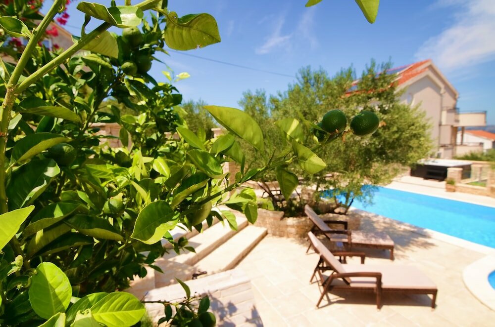 Luxurious Villa in Murter With Pool