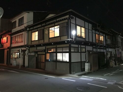 Guesthouse DARUMA - Hostel, Забронировать Хостел Такаяма Гифу, рядом с Sakurayama Hachiman Shrine