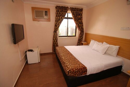 Serob Hotels, Rezerwuj Hotel Hotele w Bwari z Basenem, Basen