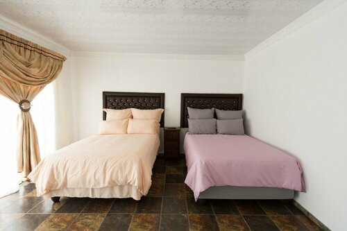 Fullmoon Paradise Lodge, Prenota Hotel Morebeng Limpopo