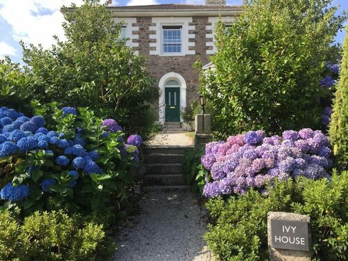 Ivy House Cornwall B&B, Varaa Bed and Breakfast Hotellit Cornwall pysäköinnillä, Pysäköinti
