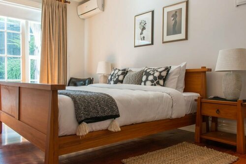 Cosy 3 Bedroom Villa in Freemans Bay, Забронировать Вилла Отели региона Окленда с парковкой, Парковка