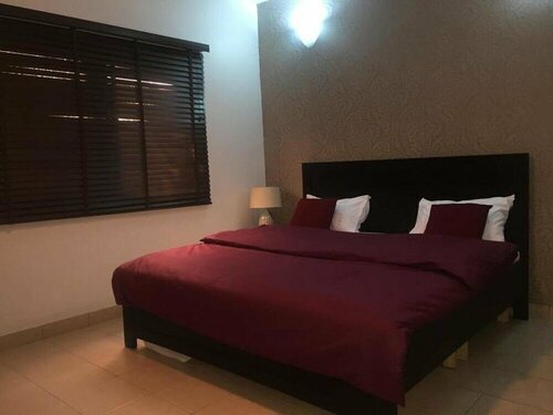 Koza Town, Забронировать Апартаменты/квартира Отели Лагоса с парковкой, рядом с Ikoyi Golf Course, Парковка
