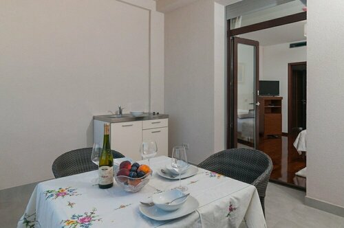 Luxury Rooms Near the Beach3, Забронировать Гостевой дом Сплит Брач