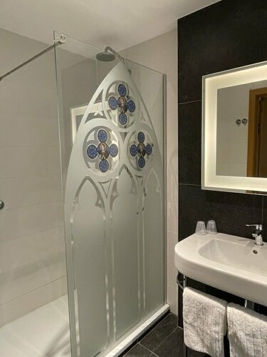 Hotel Dream, Book Hotel Mons 