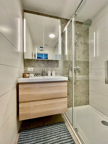 OneLuxStay near Fashion District, Забронировать Отель Отели провинции Антверпена 3 звезды, 3*