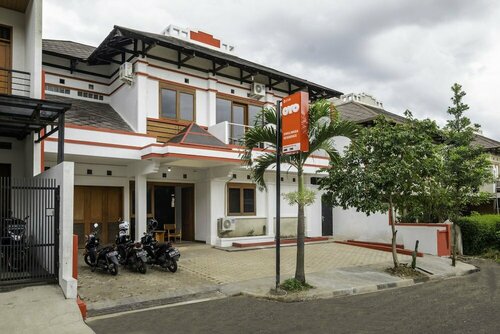 OYO 2728 Sinulingga Residence, Book Hotel Hotels in Bandung with Parking, near Barli Museum, Parking