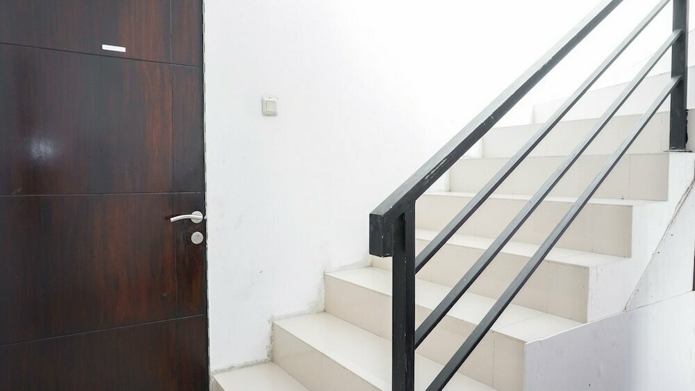 OYO 2609 Black Dots