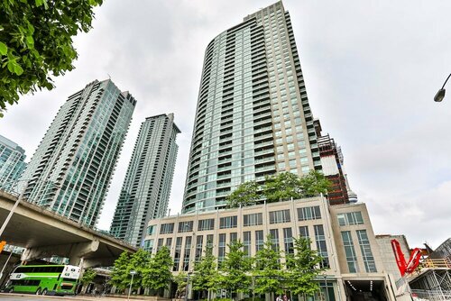 Lively Urban Condo in Old Toronto, Забронировать Отель Торонто Greater Toronto Area