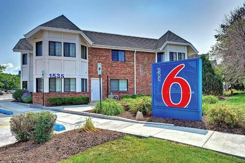 Motel 6 Chicago North - Glenview, Book Motel  