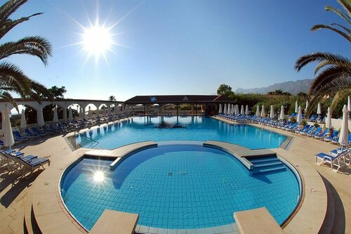 Denizkizi Royal, Varaa Hotelli Alsancak Northern Cyprus, lähellä Escape Beach