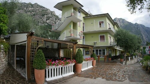 Hotel Casa Piantoni, Забронировать Отель Отели Ломбардии с парковкой, Парковка