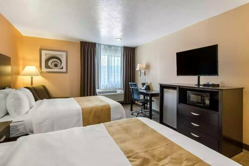 Quality Inn & Suites Albuquerque North near Balloon Fiesta Park, Забронировать Отель Альбукерке Нью-Мексико
