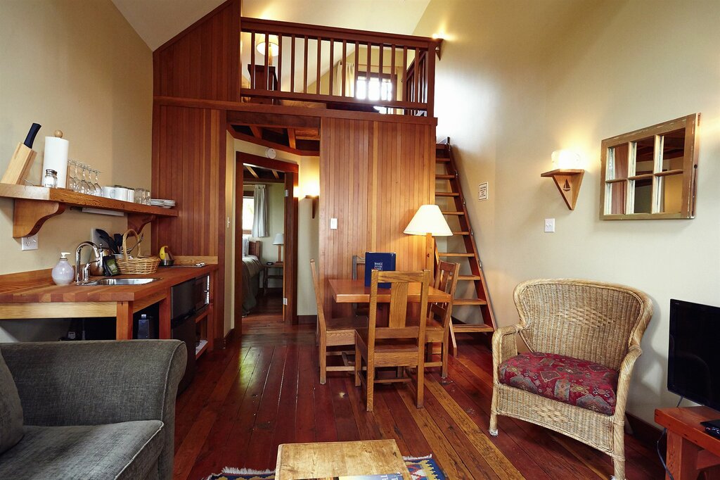 Middle Beach Lodge
