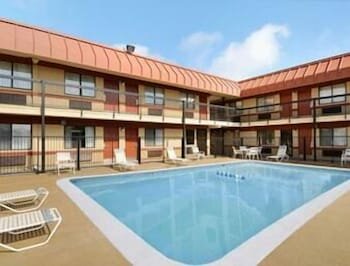 Super 8 by Wyndham Tulsa - Route 66, Забронировать Мини-отель Мотели Талса, Мотель