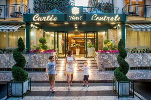 Hotel Centrale Curtis, Забронировать Отель Отели Ривьера-делле-Пальме 3 звезды, 3*