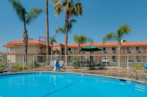 Vagabond Inn Bakersfield North, Забронировать Отель Отели Бейкерсфилд с парковкой, Парковка