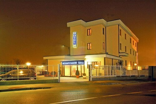 Hotel Majestic, Забронировать Отель Сан-Джулиано-Миланезе Ломбардия