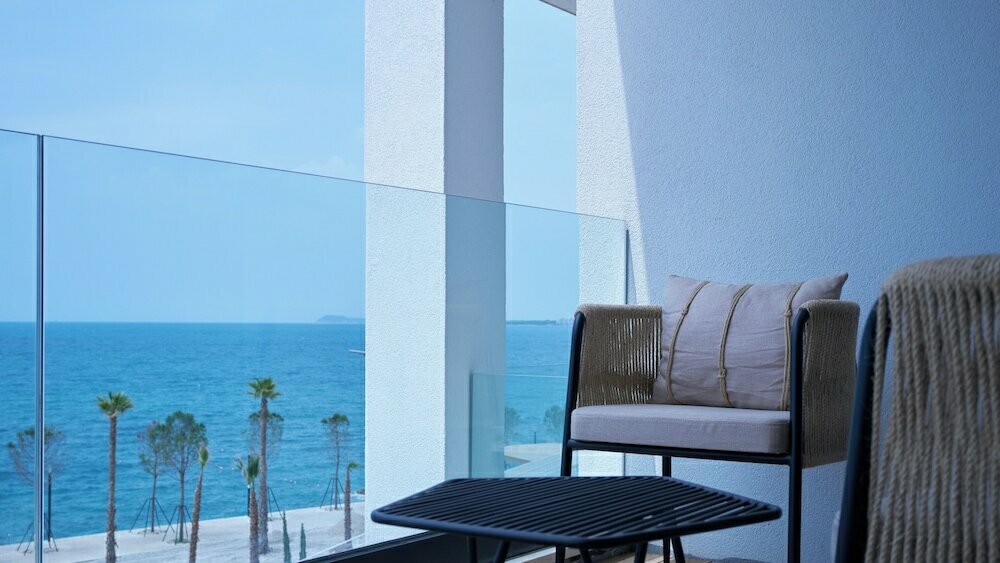 Azar Luxury Suites