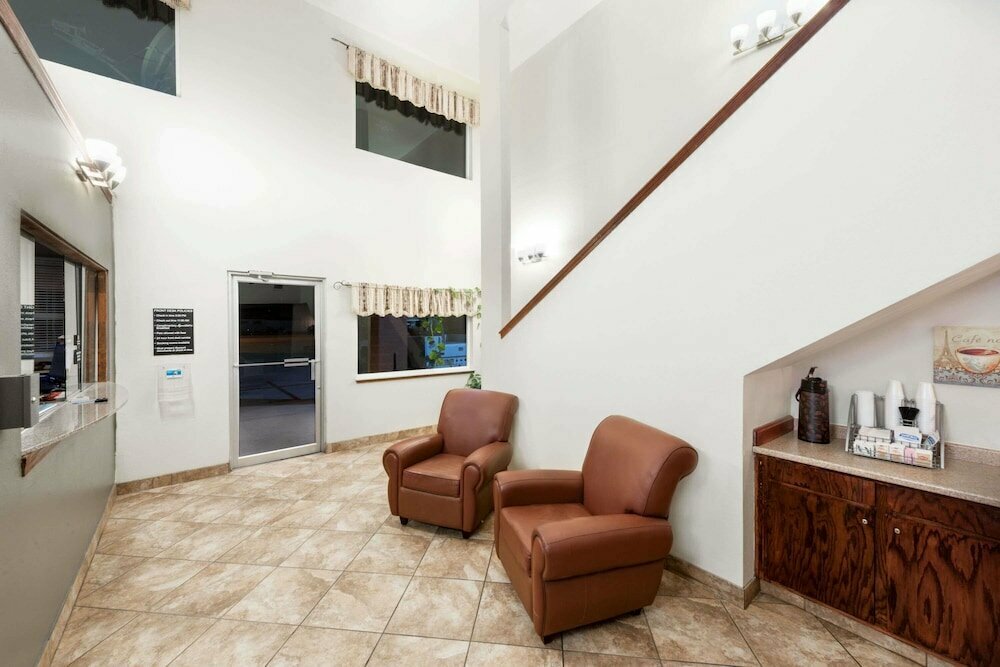 Super 8 by Wyndham Clayton