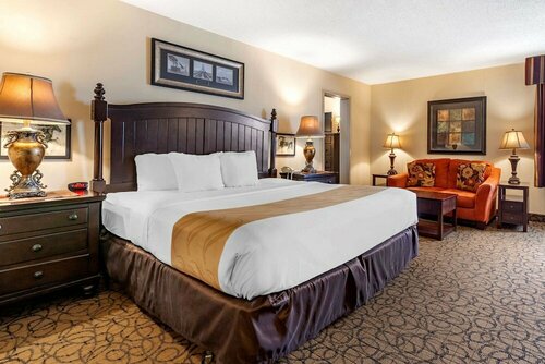 Quality Inn & Suites Escanaba North, Prenota Hotel Escanaba Michigan